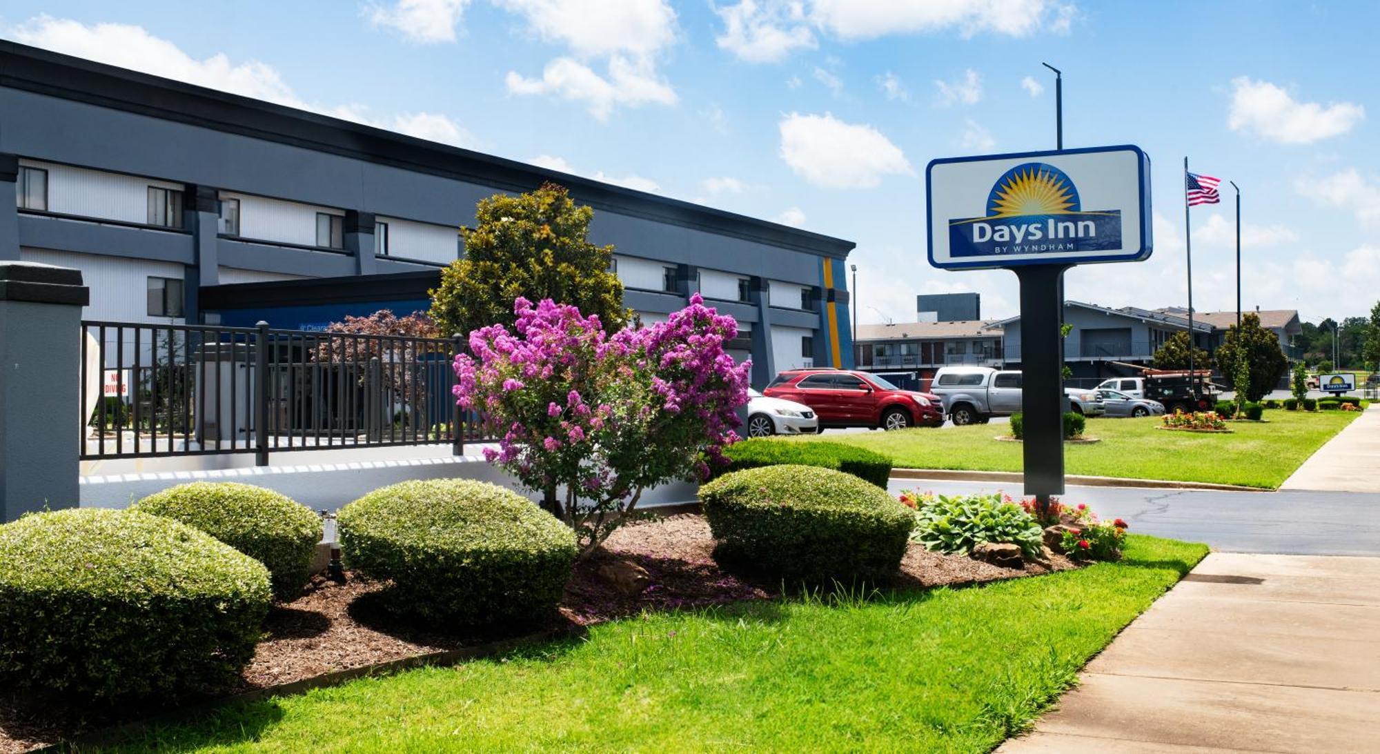 Days Inn By Wyndham פורט סמית' מראה חיצוני תמונה