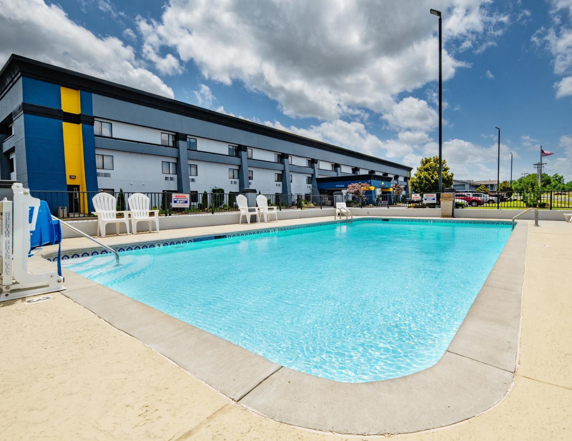 Days Inn By Wyndham פורט סמית' מראה חיצוני תמונה